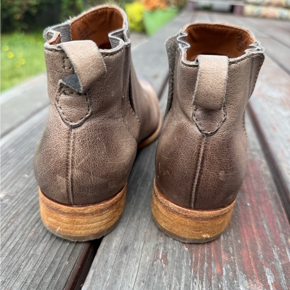 Kork-Ease Women's Ankle Boots in Gray/ Taupe Chelsea Boot 7.5 38 great condition - Picture 2 of 4
